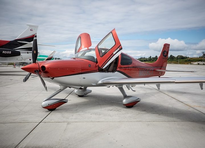 High performance aircraft for flight training