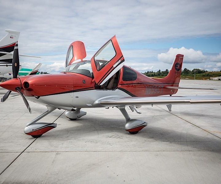 High performance aircraft for flight training